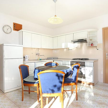 Apartments With A Parking Space Brela, Makarska - 18495 Phòng bức ảnh