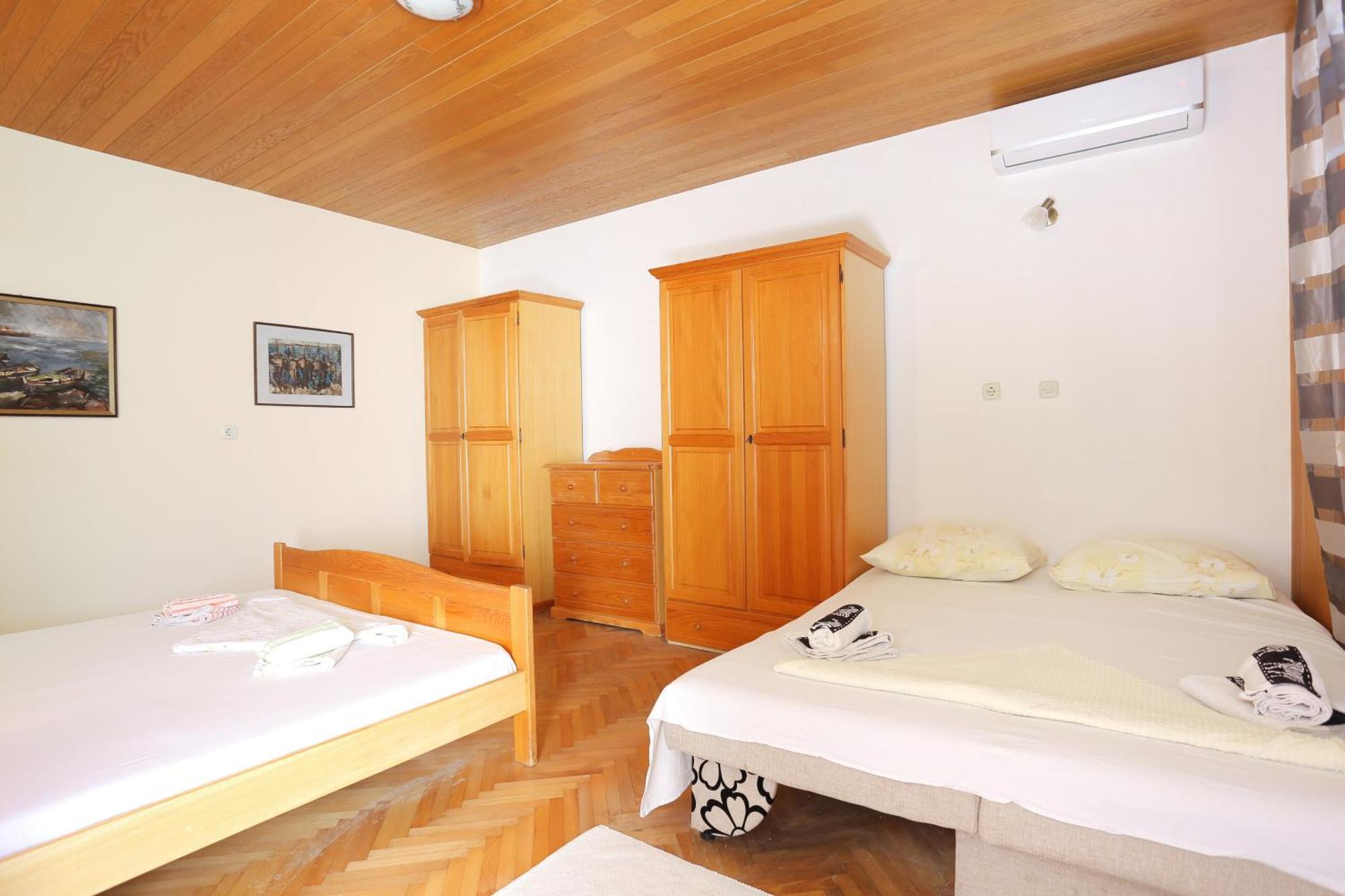 Apartments With A Parking Space Brela, Makarska - 18495 Phòng bức ảnh